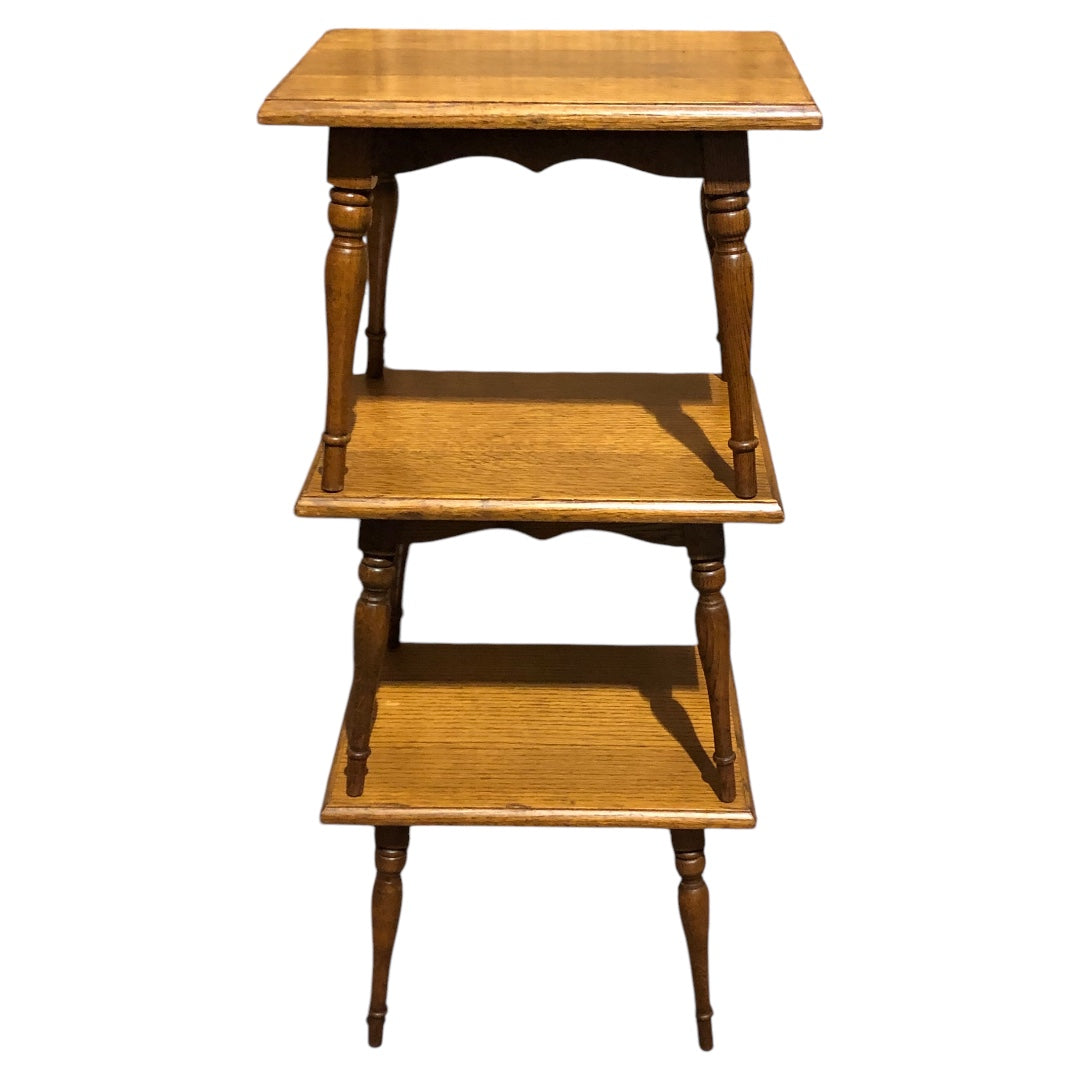 000667....A Set Of Three Vintage Small Oak Tables / Plantstands