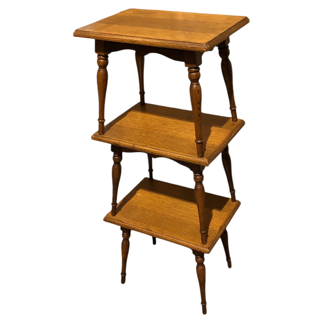 000667....A Set Of Three Vintage Small Oak Tables / Plantstands