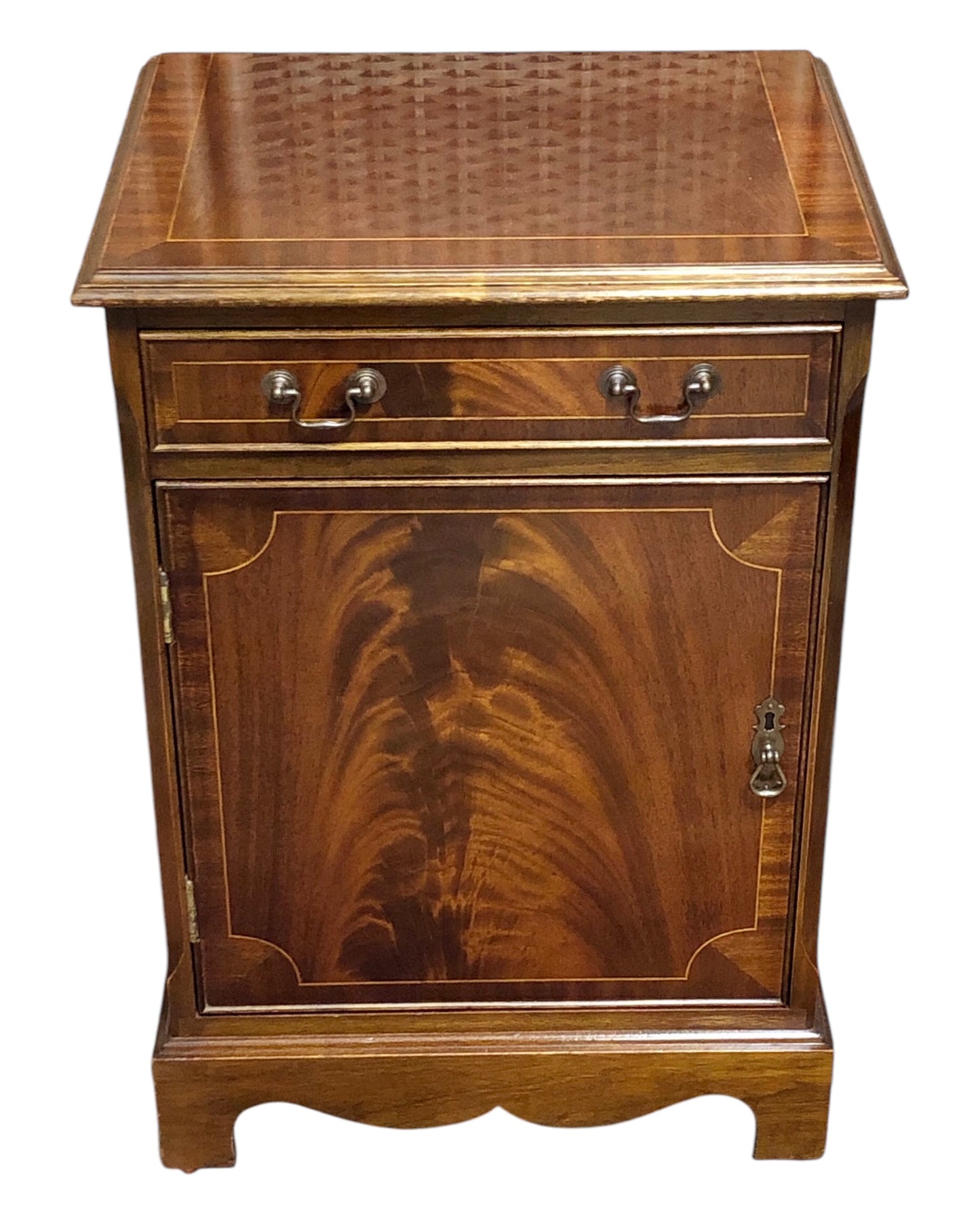 000650....Handsome Vintage Mahogany Bedside/Lamp Table
