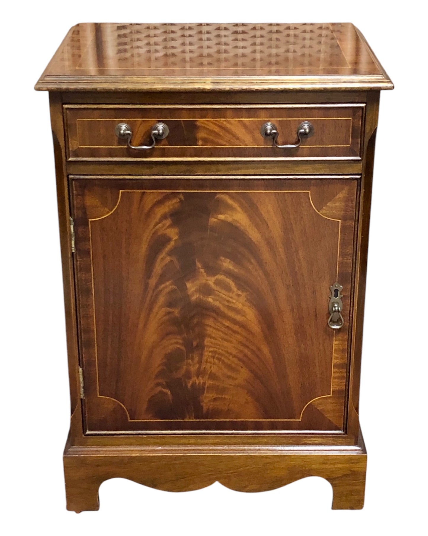 000650....Handsome Vintage Mahogany Bedside/Lamp Table