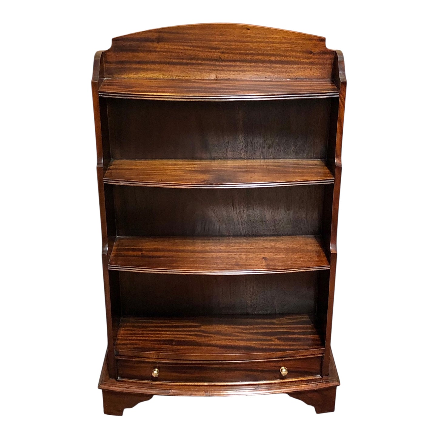 000641.... Handsome Vintage Mahogany Bookcase