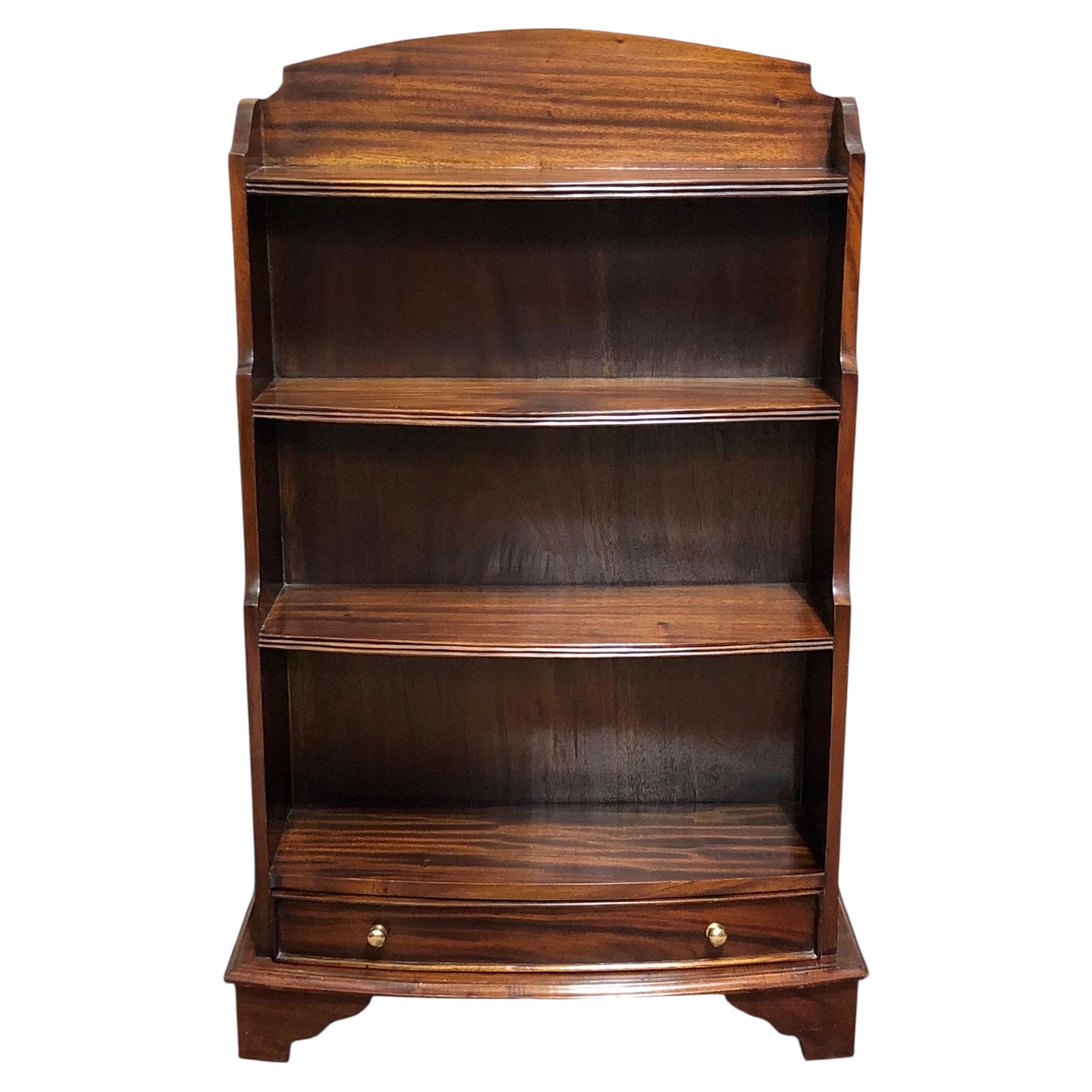 000641.... Handsome Vintage Mahogany Bookcase