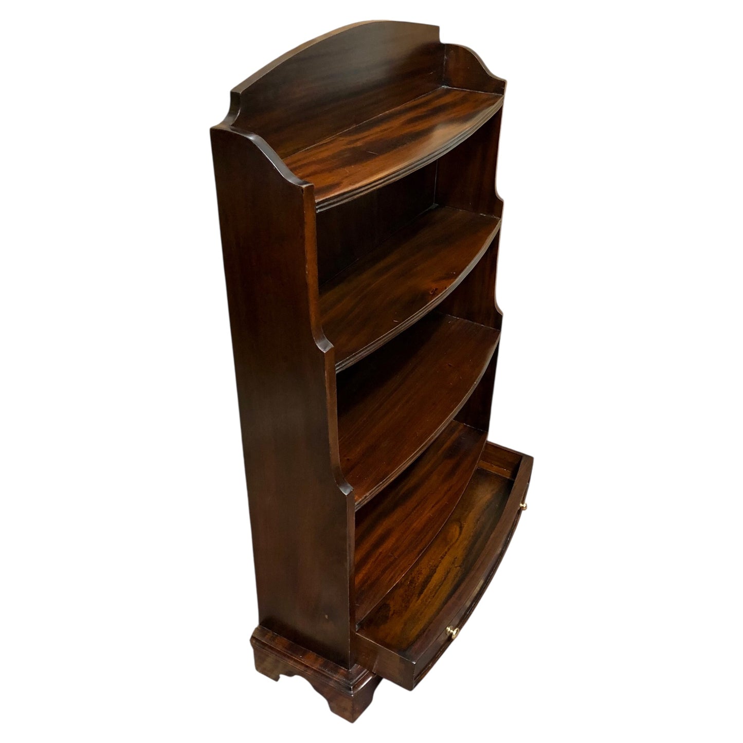 000641.... Handsome Vintage Mahogany Bookcase