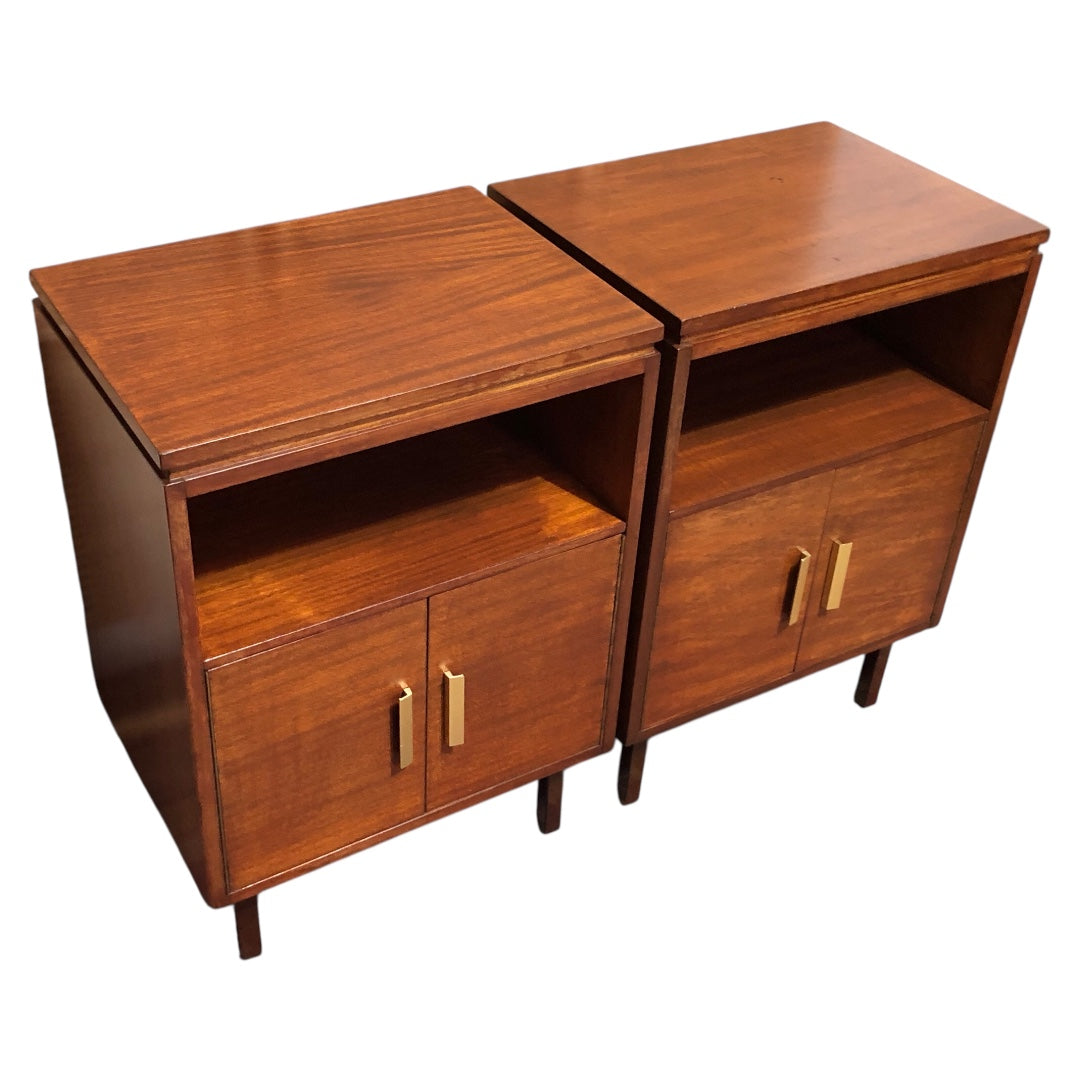 000594....Handsome Pair Of Mahogany Retro Bedside Tables