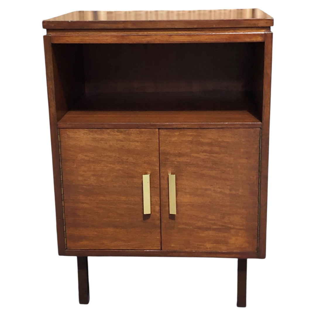 000594....Handsome Pair Of Mahogany Retro Bedside Tables