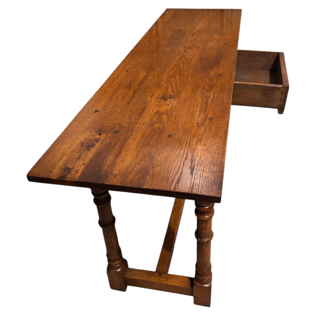 000618....Handsome Vintage Solid Oak Side/Hall Table