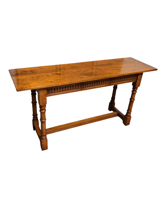 000618....Handsome Vintage Solid Oak Side/Hall Table