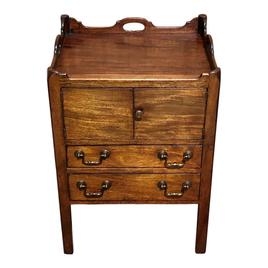 000606....Handsome George 111 Bedside /Lamp Table