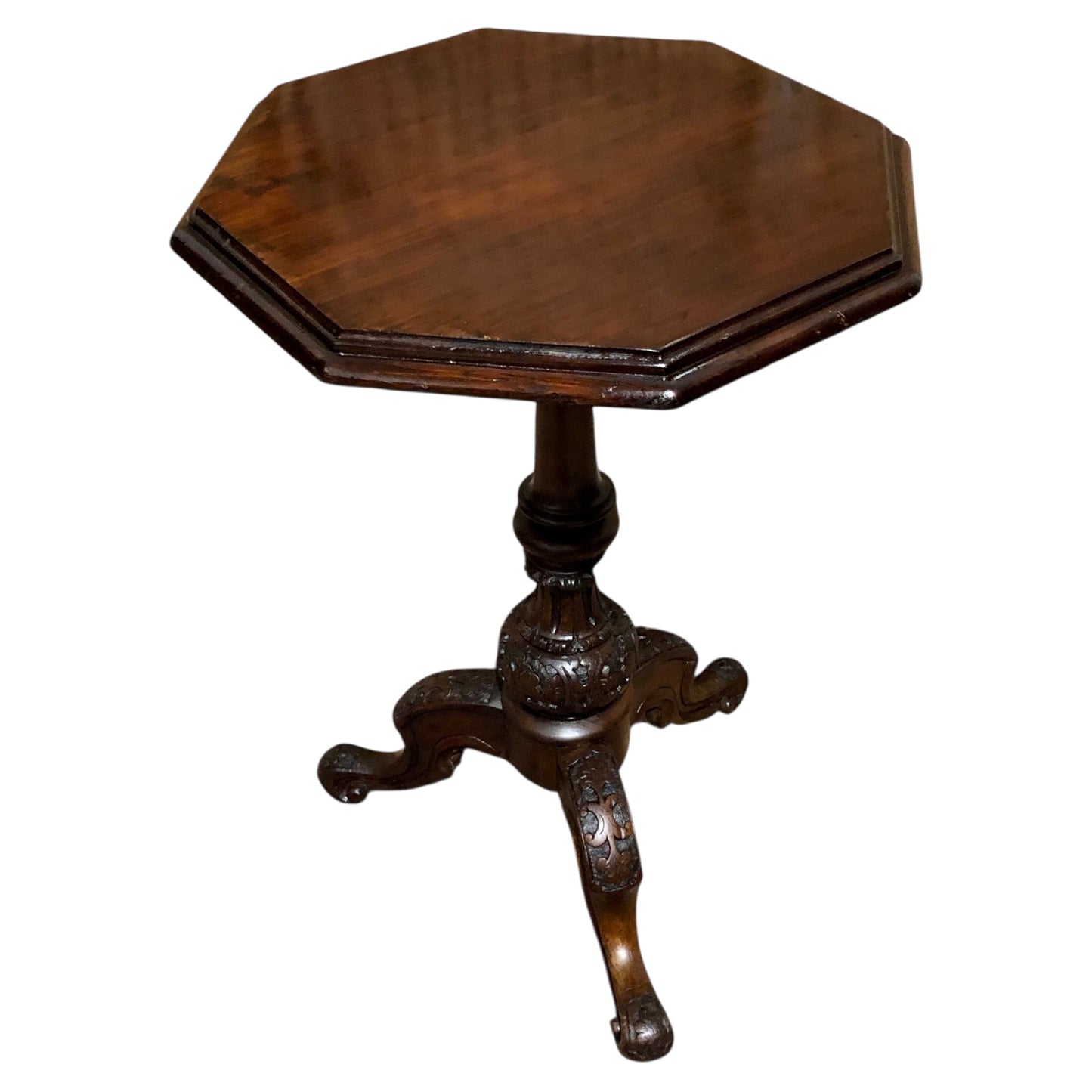 000599....Handsome Antique Accent Table With Carved Walnut Base
