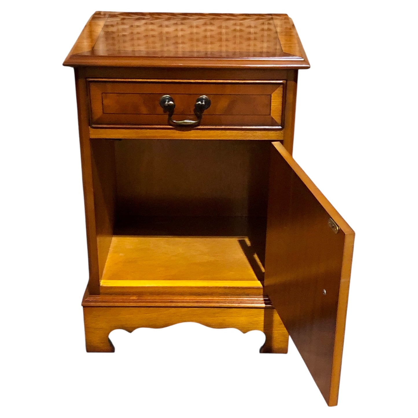 000587....Handsome Pair Of Vintage Yew Bedside Tables