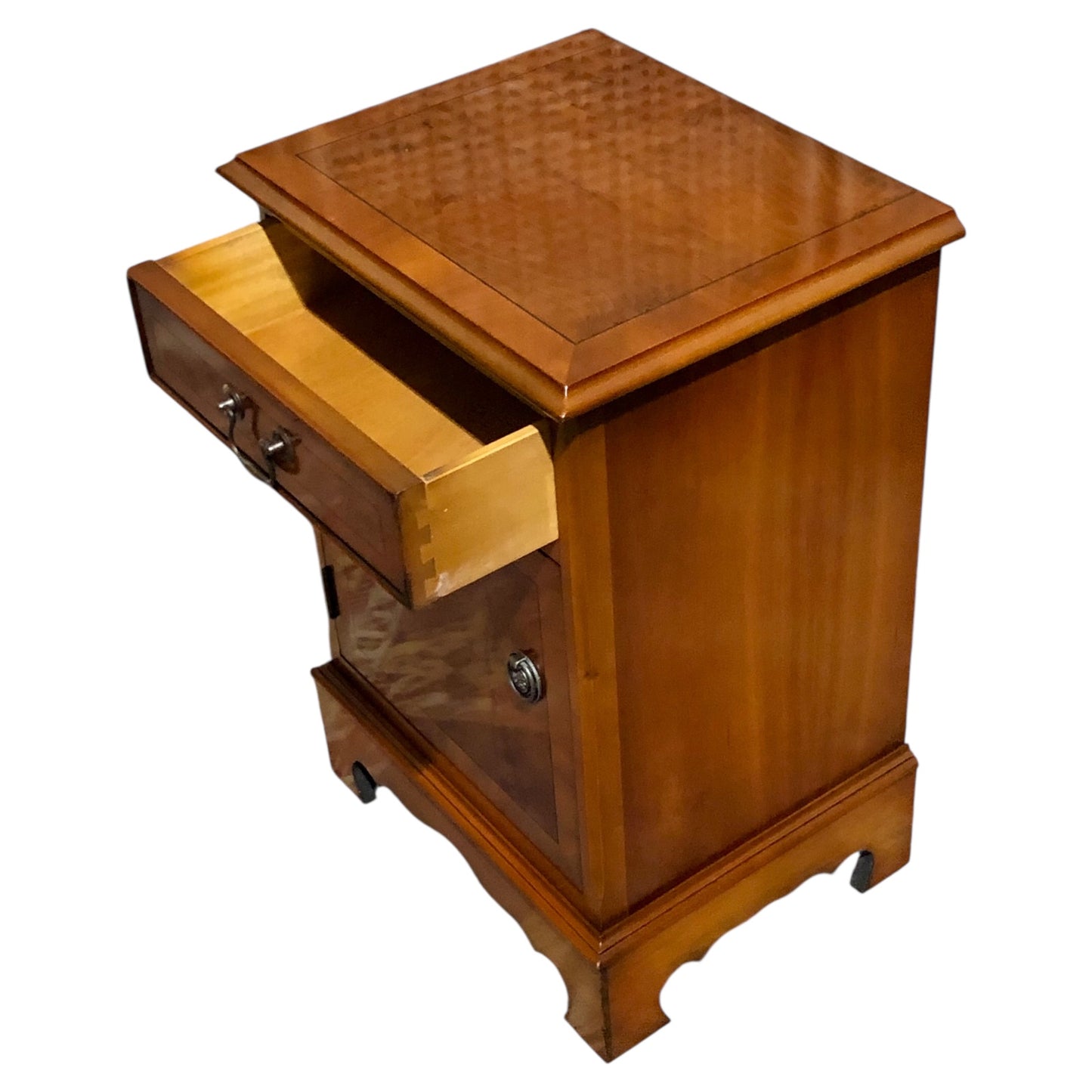 000587....Handsome Pair Of Vintage Yew Bedside Tables