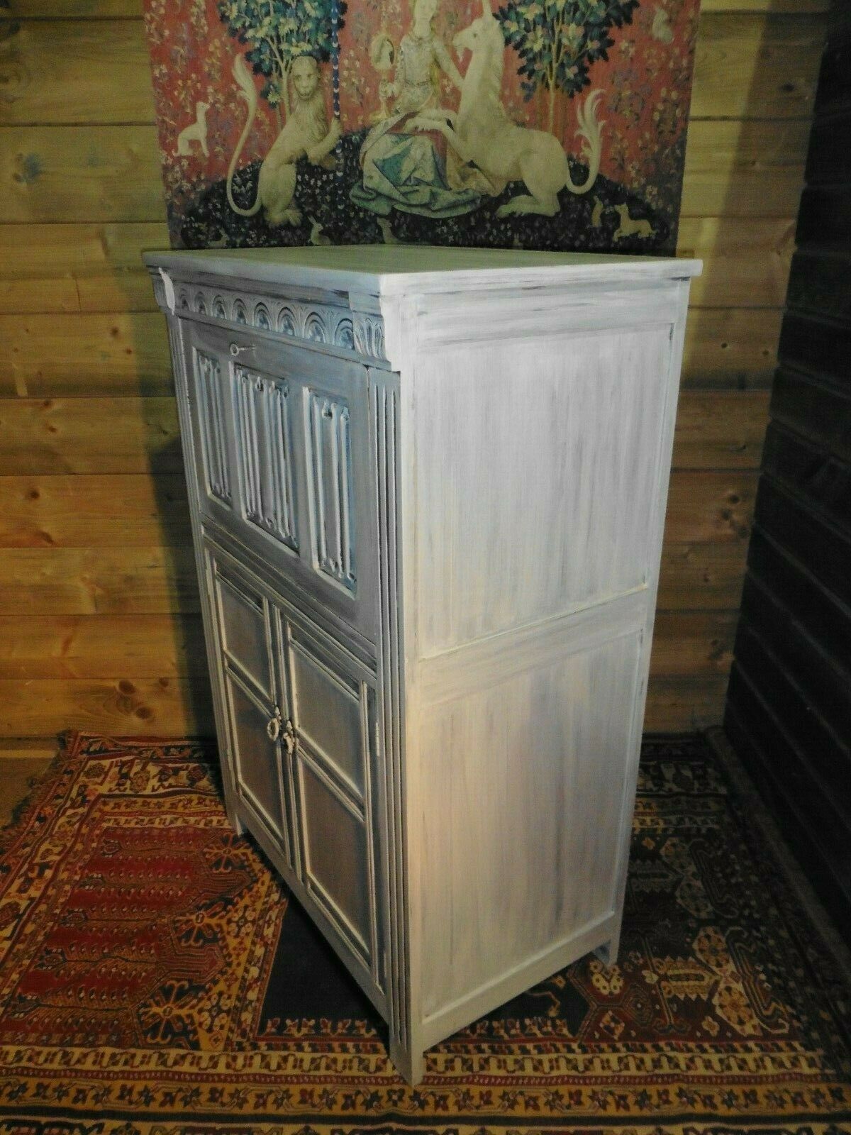 405.....Old Charm Style Drinks Cabinet / Refinished Oak Cocktail Cabinet