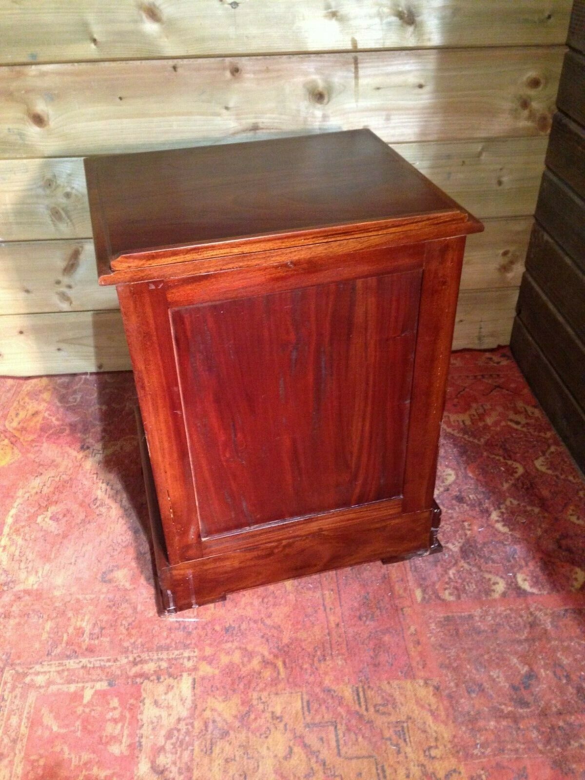 119.....Vintage Solid Mahogany Bedside Cabinet / Bedside Table