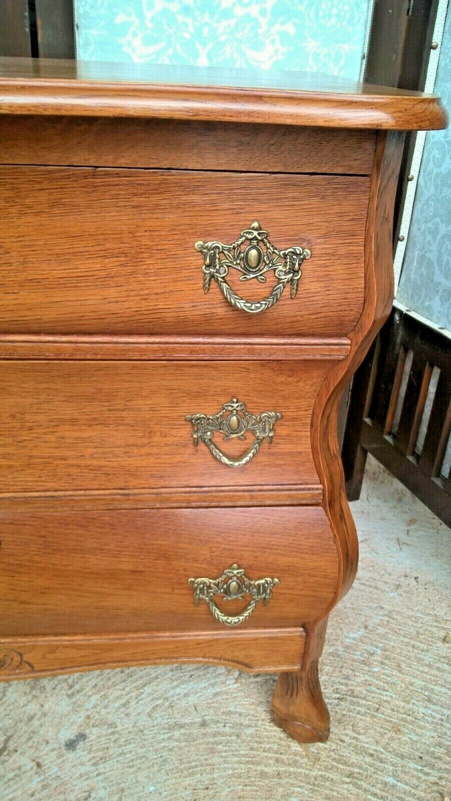 278.....Gorgeous Bijou French Vintage Oak Chest Of Drawers / French Oak Bedside Chest