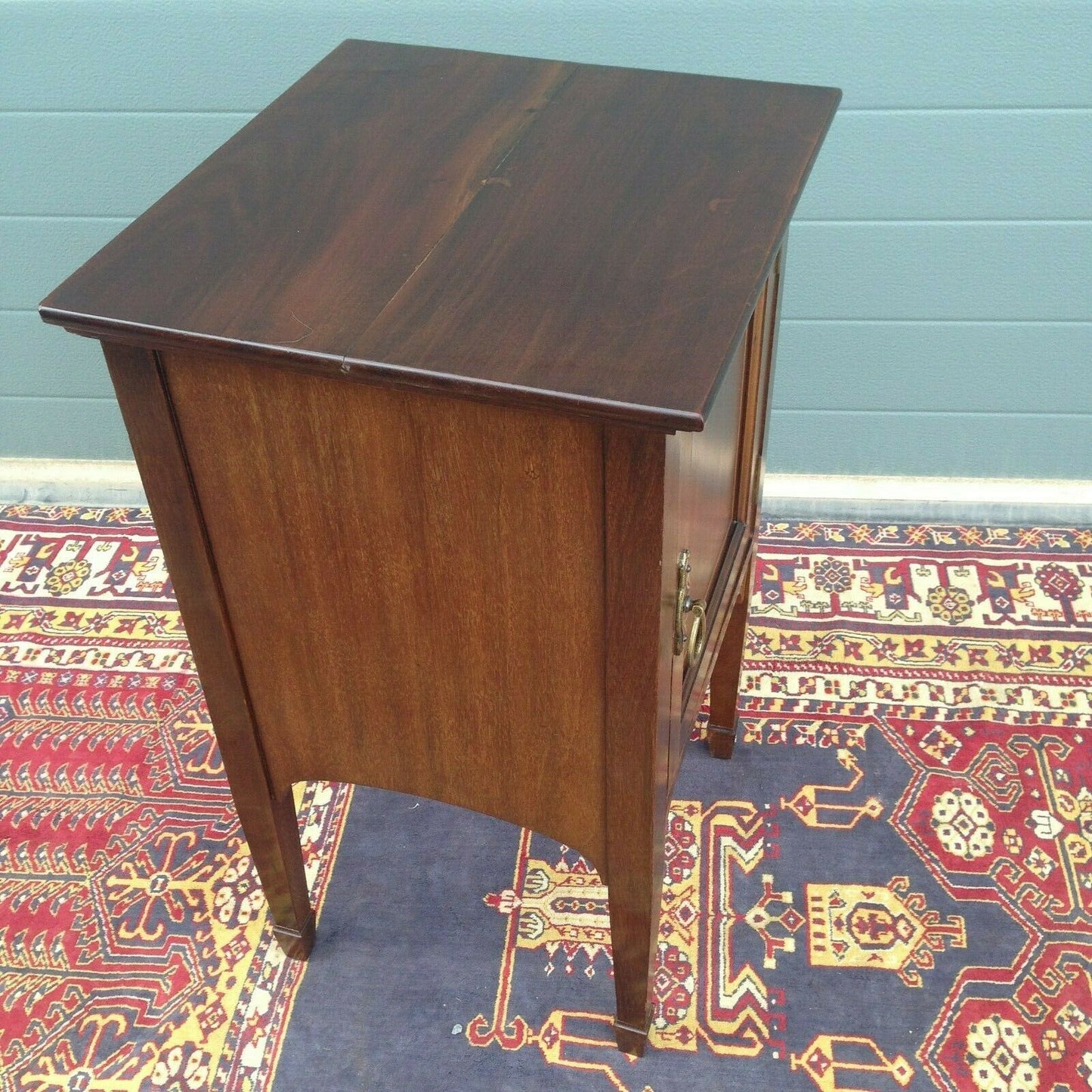 218.....Lovely Edwardian Mahogany Bedside Cupboard / Vintage Bedside Table