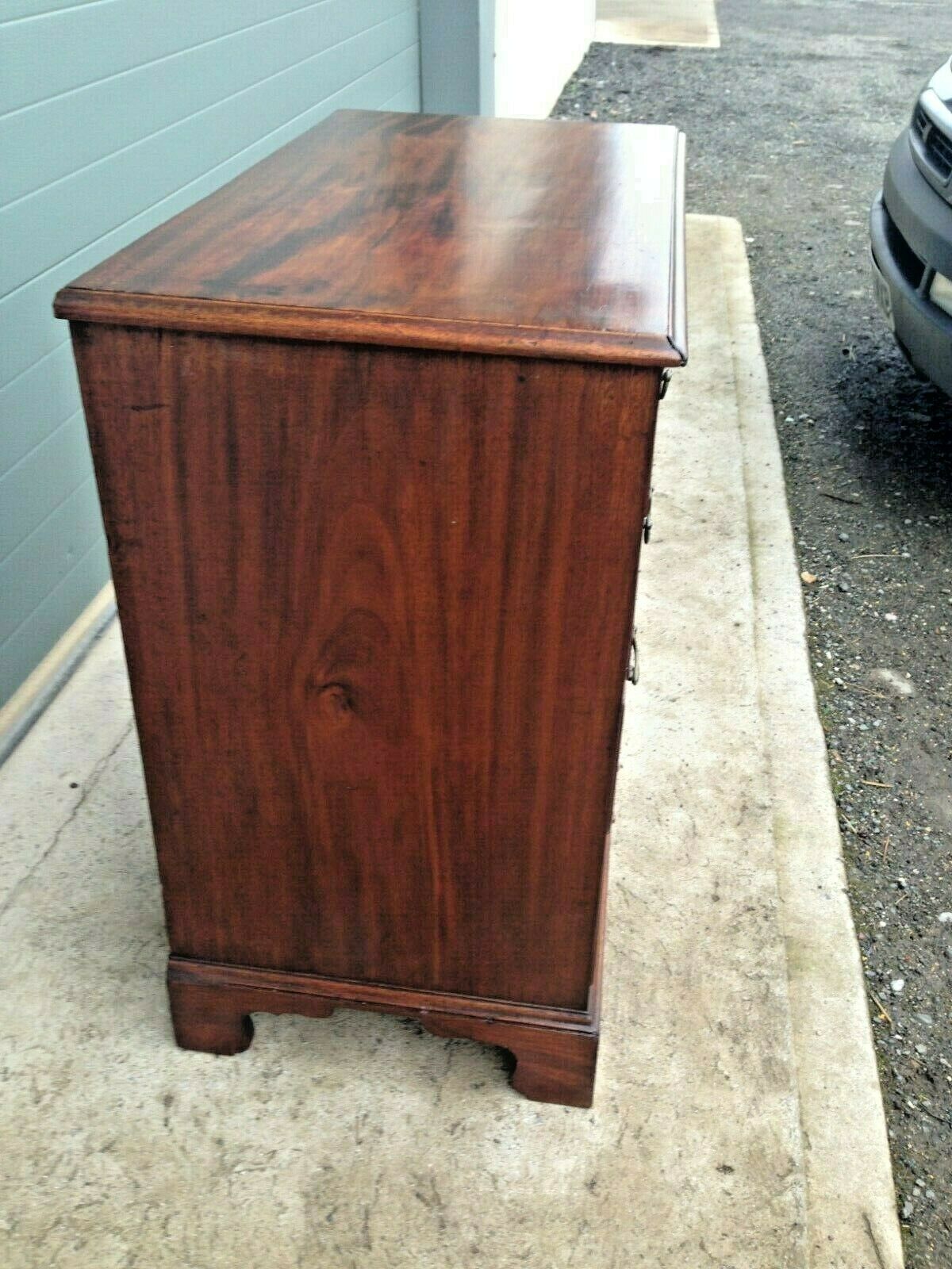 234.....Handsome Early Georgian Mahogany Chest / Antique Chest Of Drawers ( SOLD )