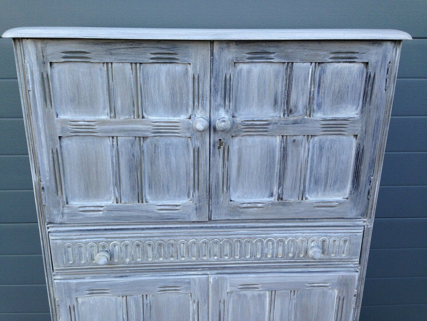 221.....Vintage Drinks Cabinet By Priory Furniture / Vintage Cocktail Cabinet