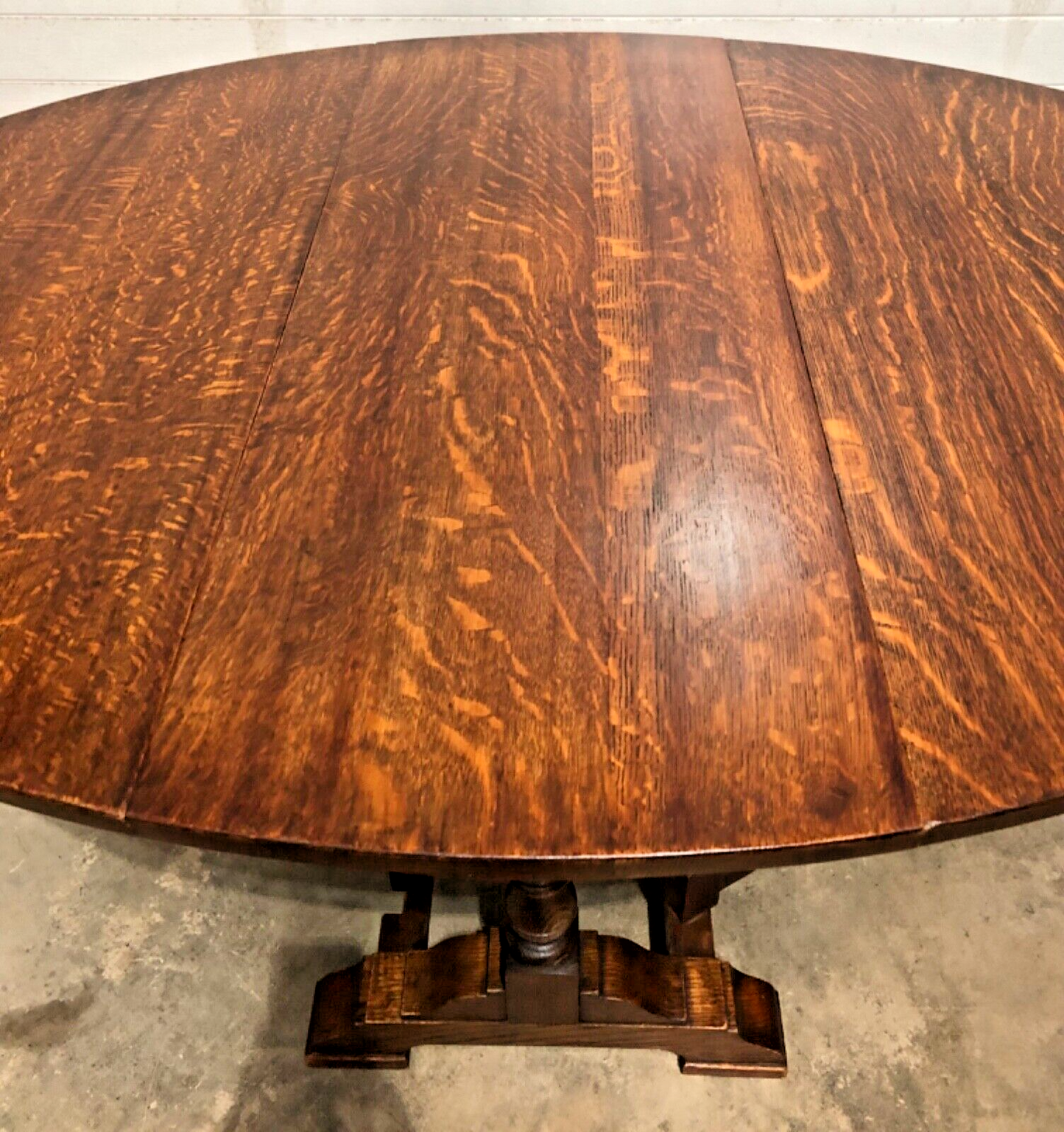 000870.....Handsome Vintage Solid Oak Gateleg / Drop Leaf Dining Table ( sold )