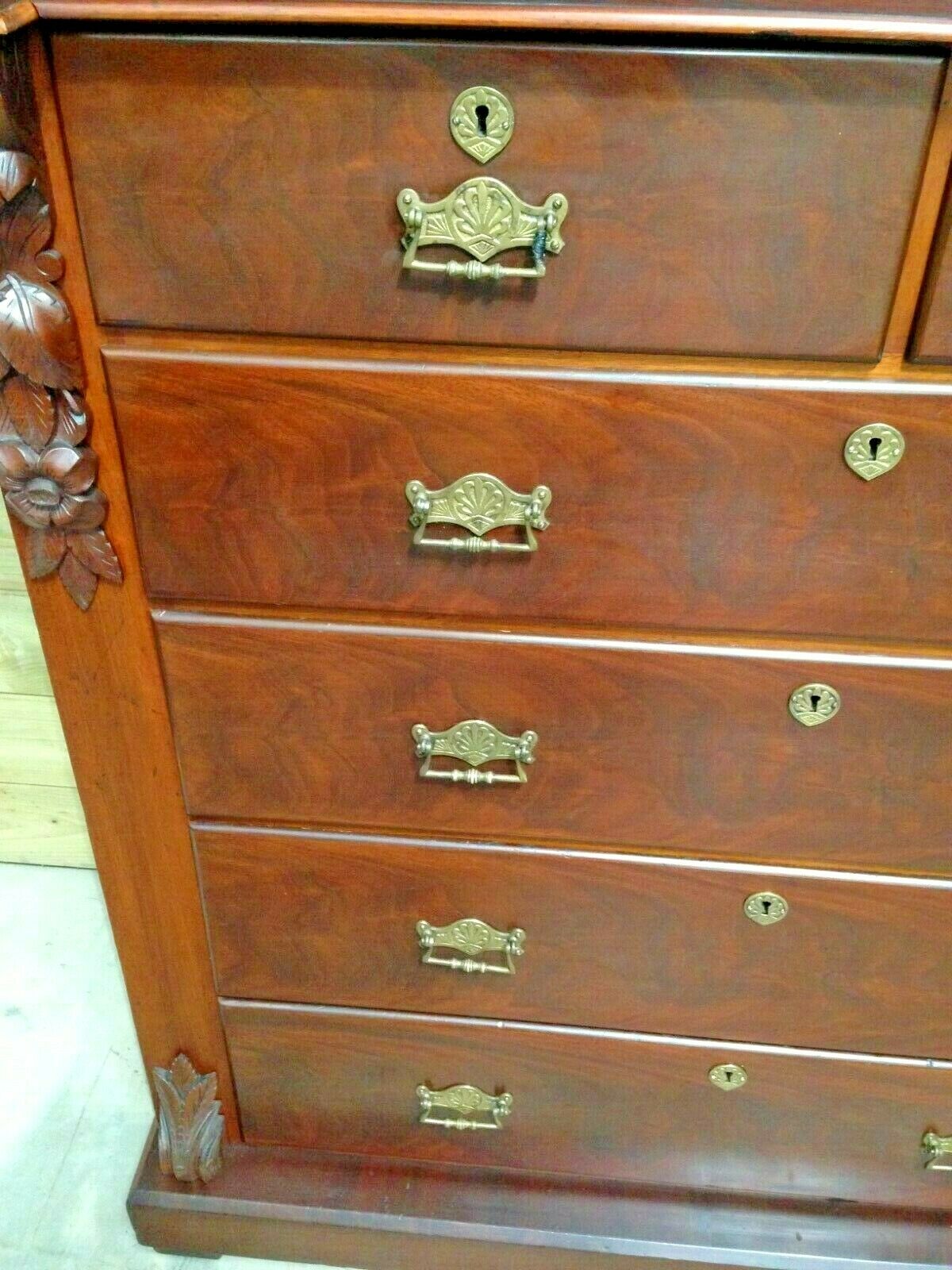 Magnificent Antique Mahogany Chest Of Drawers / Large Chest