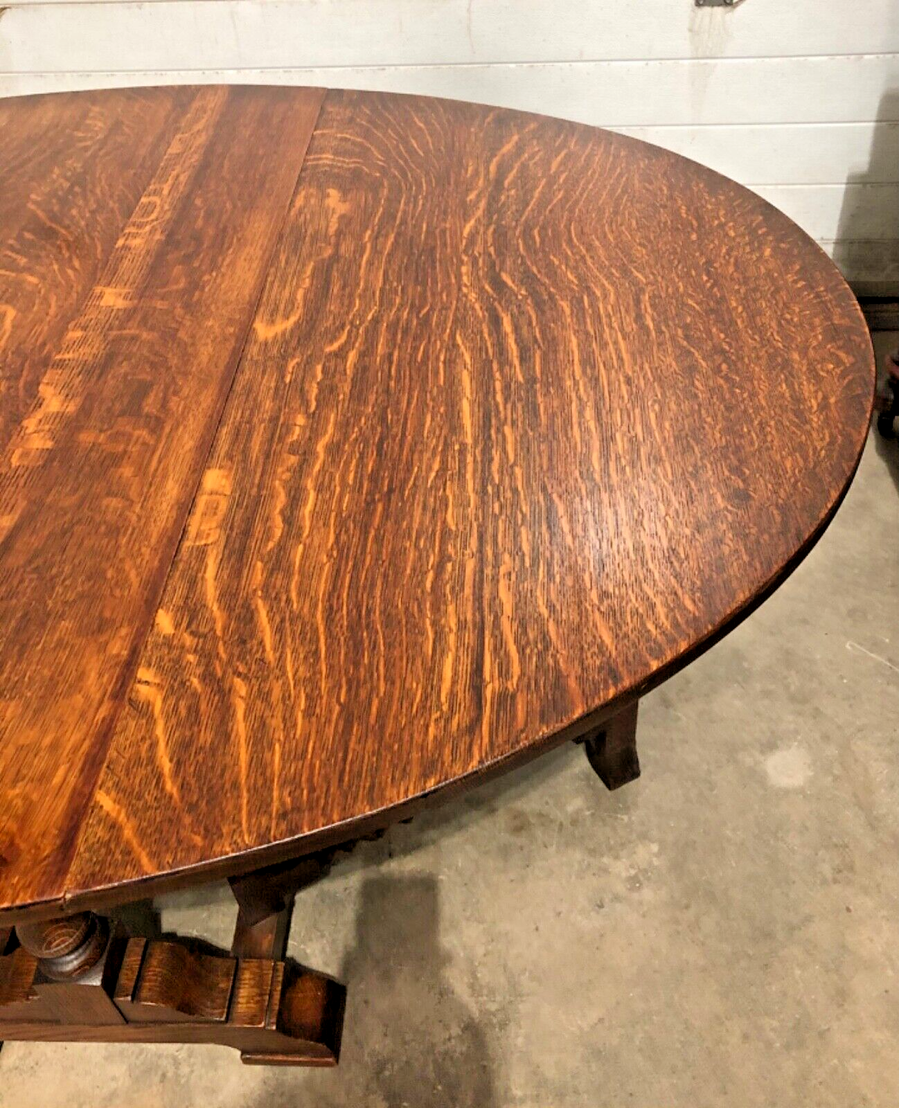 000870.....Handsome Vintage Solid Oak Gateleg / Drop Leaf Dining Table ( sold )