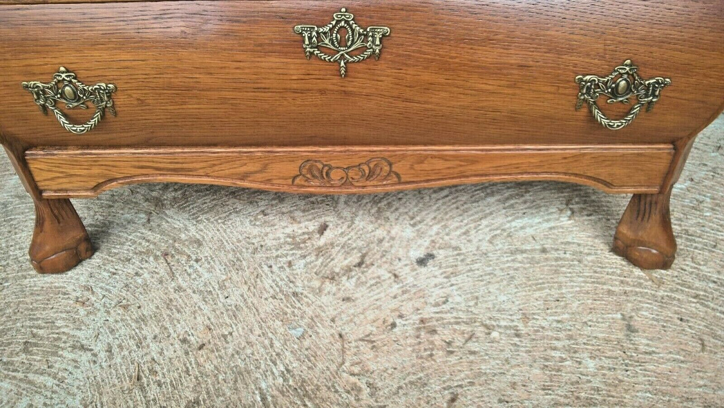 278.....Gorgeous Bijou French Vintage Oak Chest Of Drawers / French Oak Bedside Chest