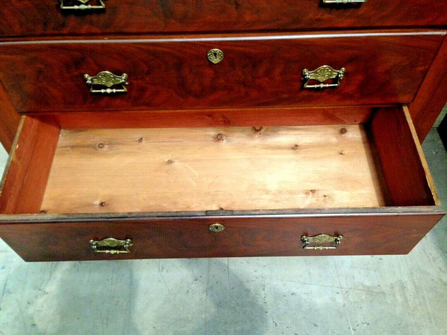 Magnificent Antique Mahogany Chest Of Drawers / Large Chest