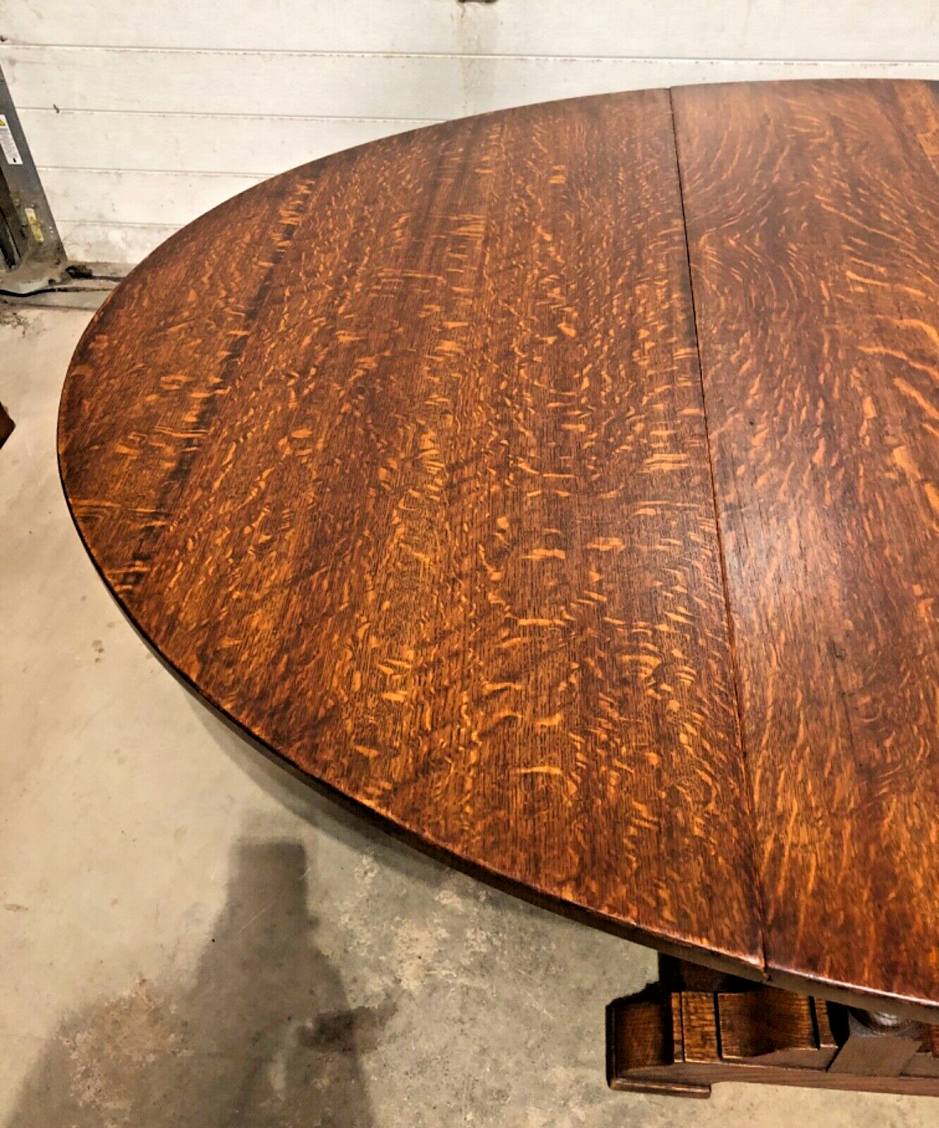 000870.....Handsome Vintage Solid Oak Gateleg / Drop Leaf Dining Table ( sold )
