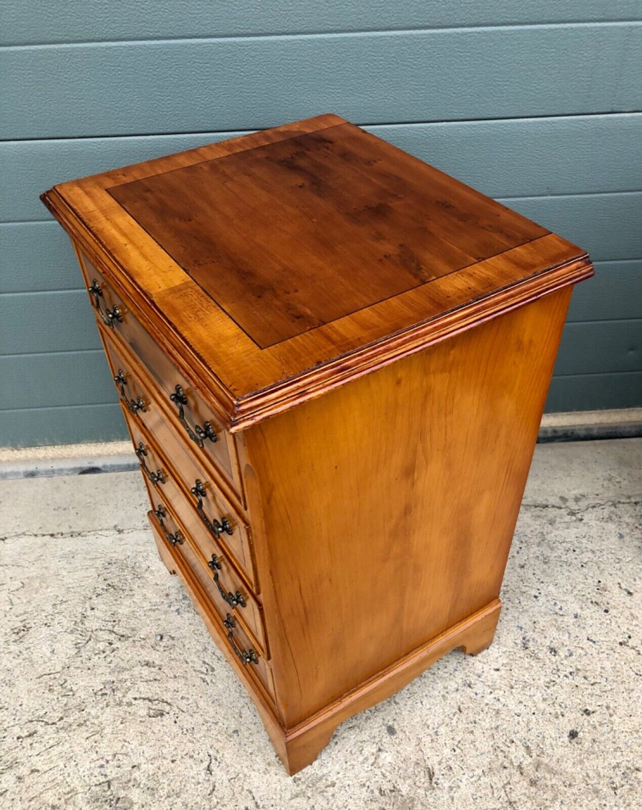000893....Handsome Pair Of Vintage Yew Bedside Chests / Bedside Tables