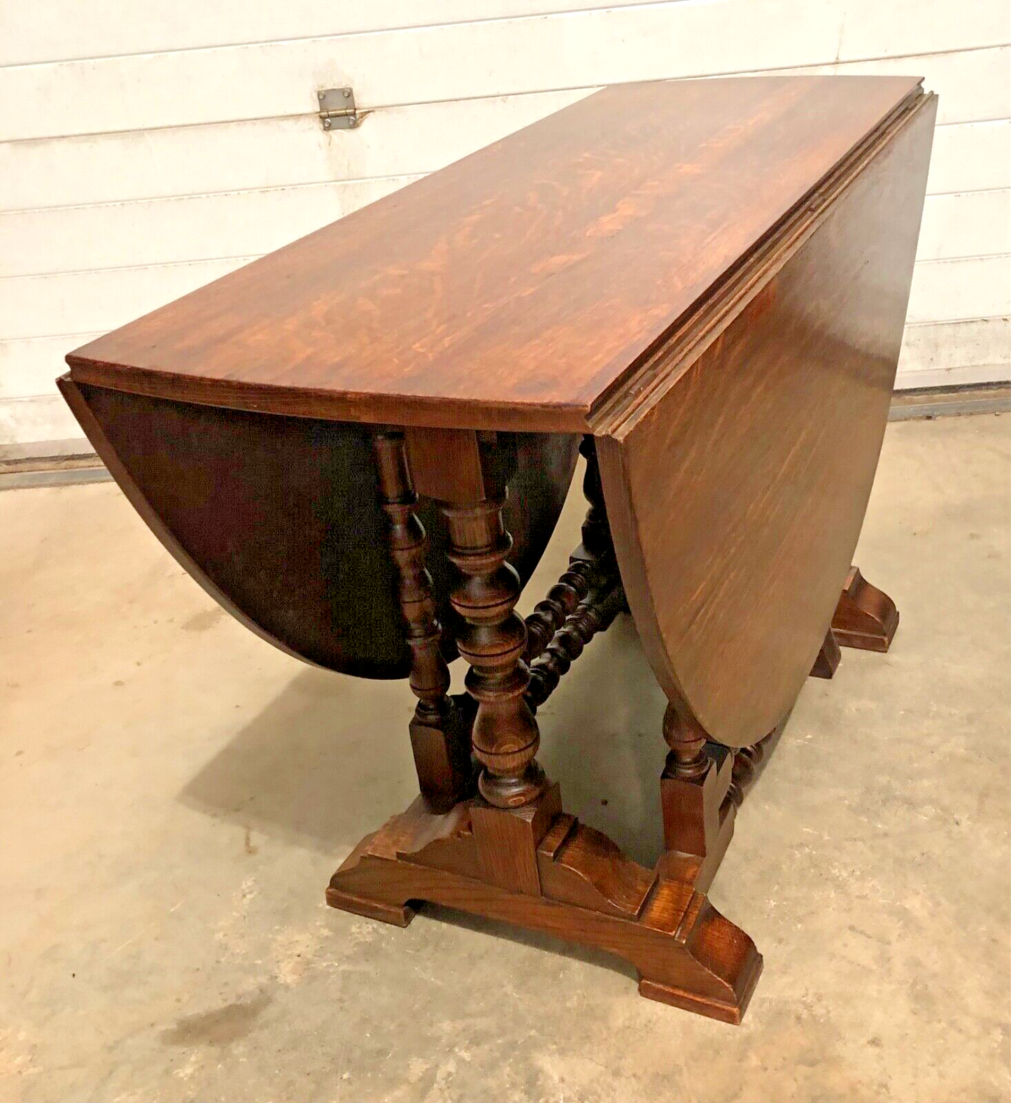000870.....Handsome Vintage Solid Oak Gateleg / Drop Leaf Dining Table ( sold )