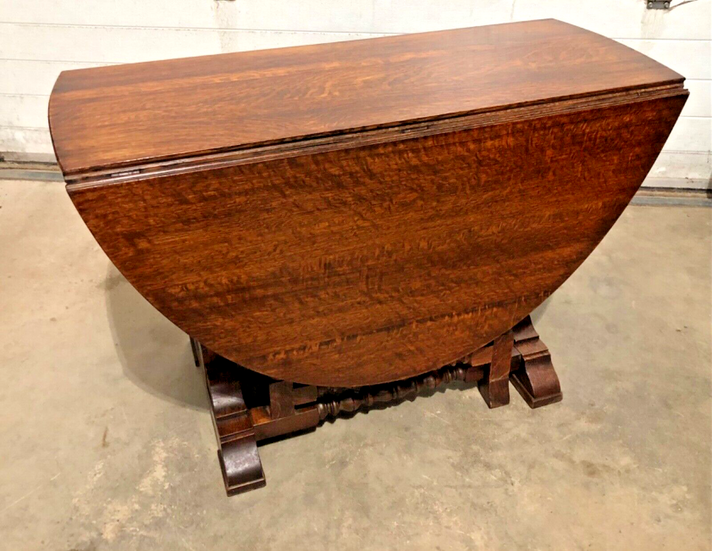 000870.....Handsome Vintage Solid Oak Gateleg / Drop Leaf Dining Table ( sold )
