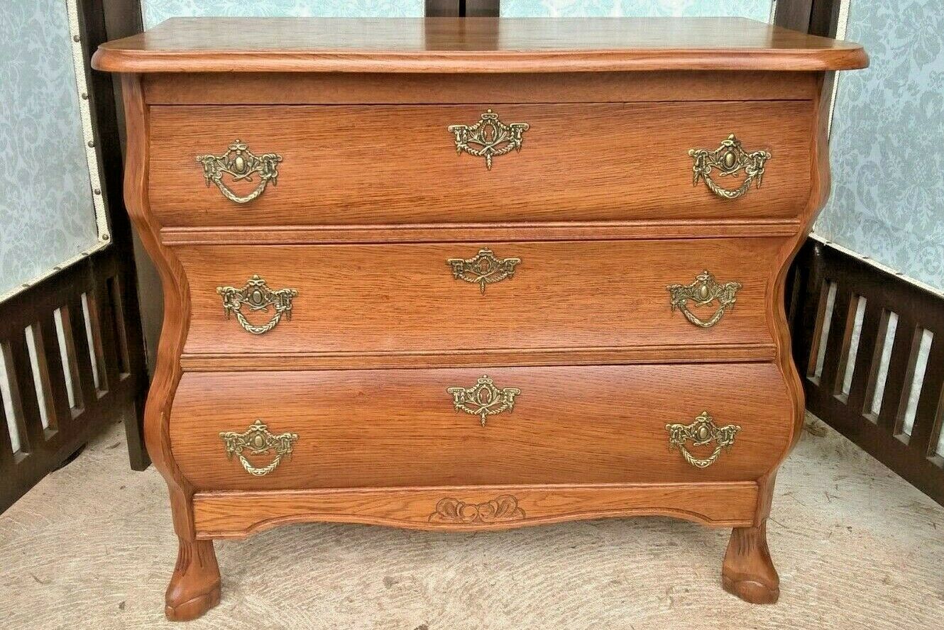 278.....Gorgeous Bijou French Vintage Oak Chest Of Drawers / French Oak Bedside Chest