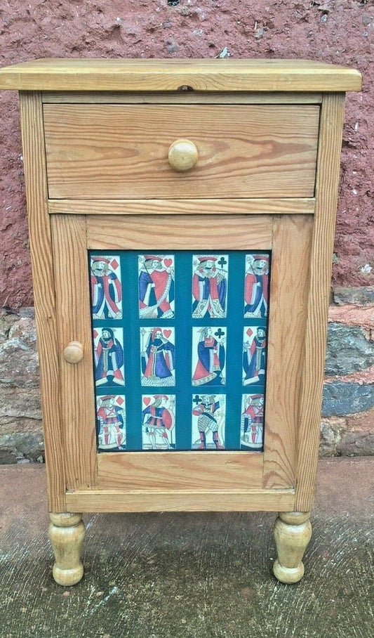 280.....Vintage Pine Bedside Cabinet / Bedside Table With Decorative Door