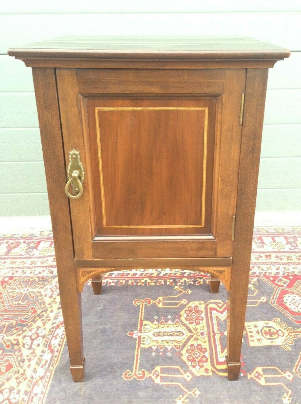 218.....Lovely Edwardian Mahogany Bedside Cupboard / Vintage Bedside Table