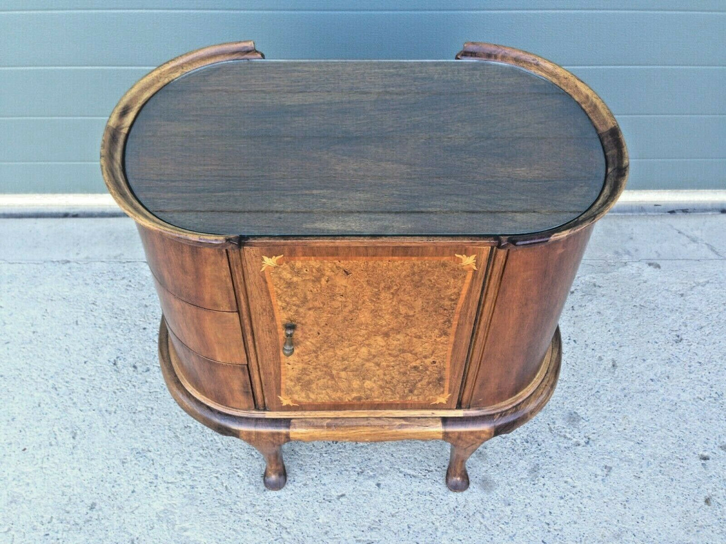 222.....Gorgeous Vintage Walnut Drinks Cabinet / Vintage Cocktail Cabinet