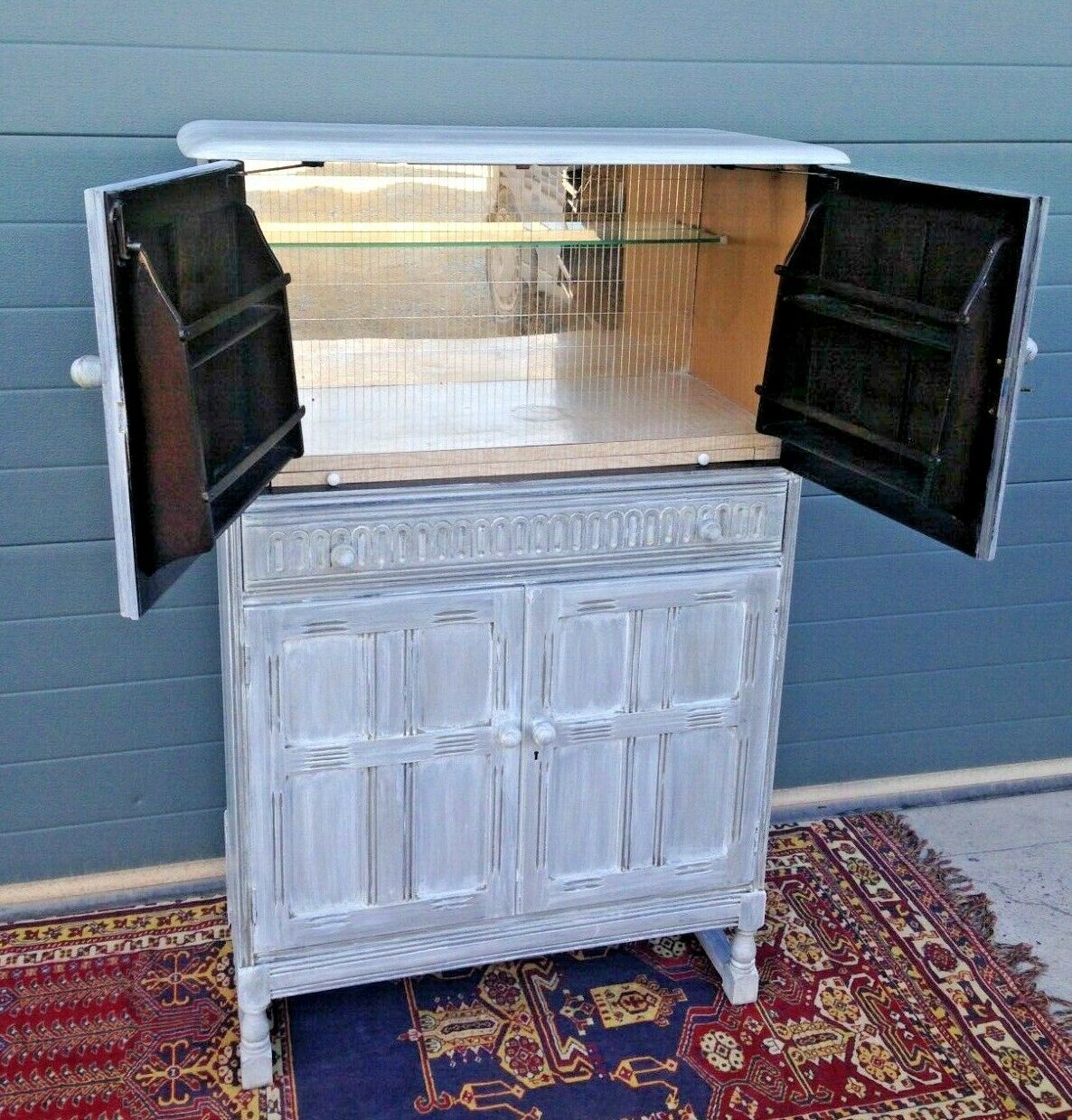 221.....Vintage Drinks Cabinet By Priory Furniture / Vintage Cocktail Cabinet