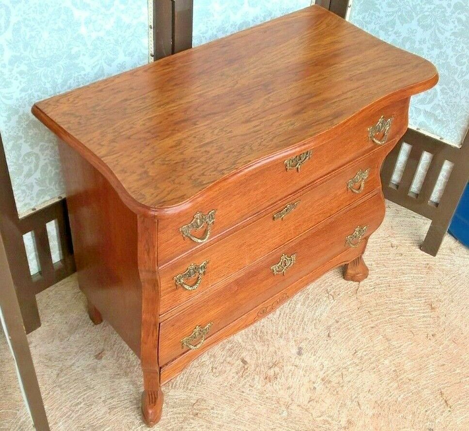 278.....Gorgeous Bijou French Vintage Oak Chest Of Drawers / French Oak Bedside Chest
