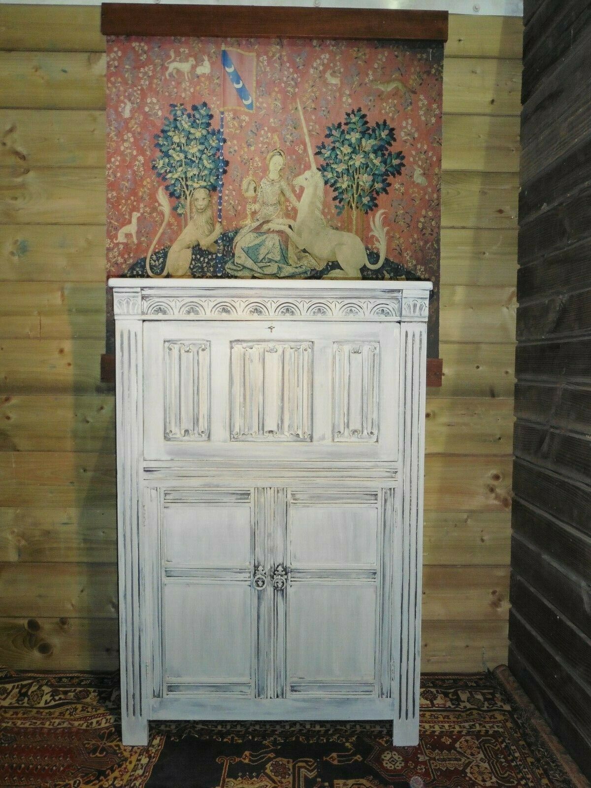 405.....Old Charm Style Drinks Cabinet / Refinished Oak Cocktail Cabinet