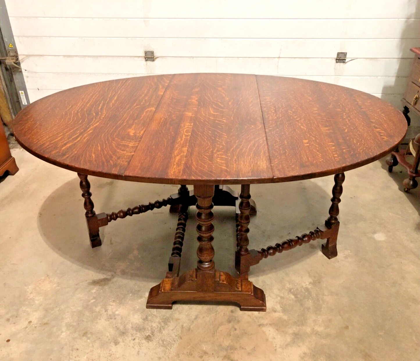 000870.....Handsome Vintage Solid Oak Gateleg / Drop Leaf Dining Table ( sold )
