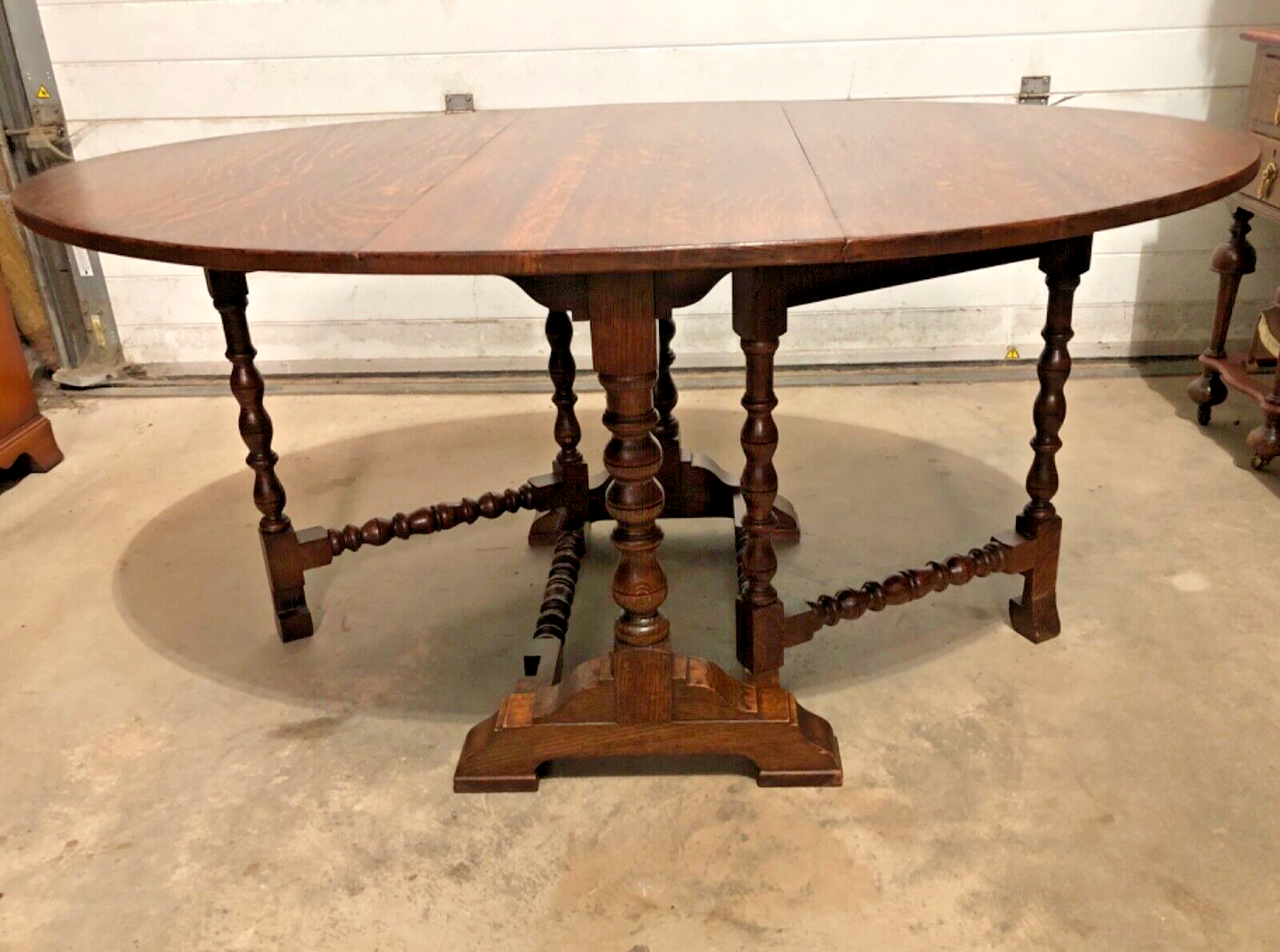000870.....Handsome Vintage Solid Oak Gateleg / Drop Leaf Dining Table ( sold )