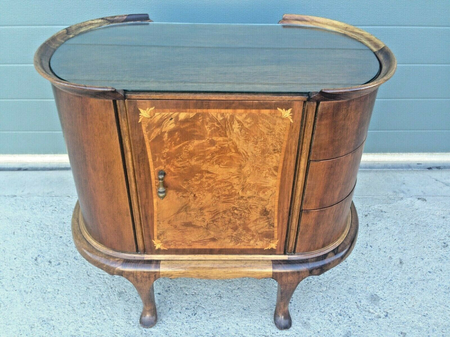 222.....Gorgeous Vintage Walnut Drinks Cabinet / Vintage Cocktail Cabinet