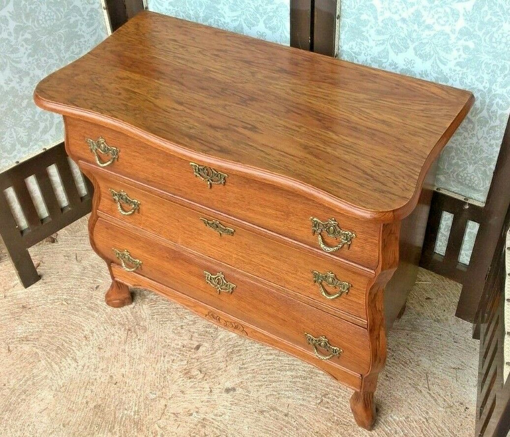 278.....Gorgeous Bijou French Vintage Oak Chest Of Drawers / French Oak Bedside Chest