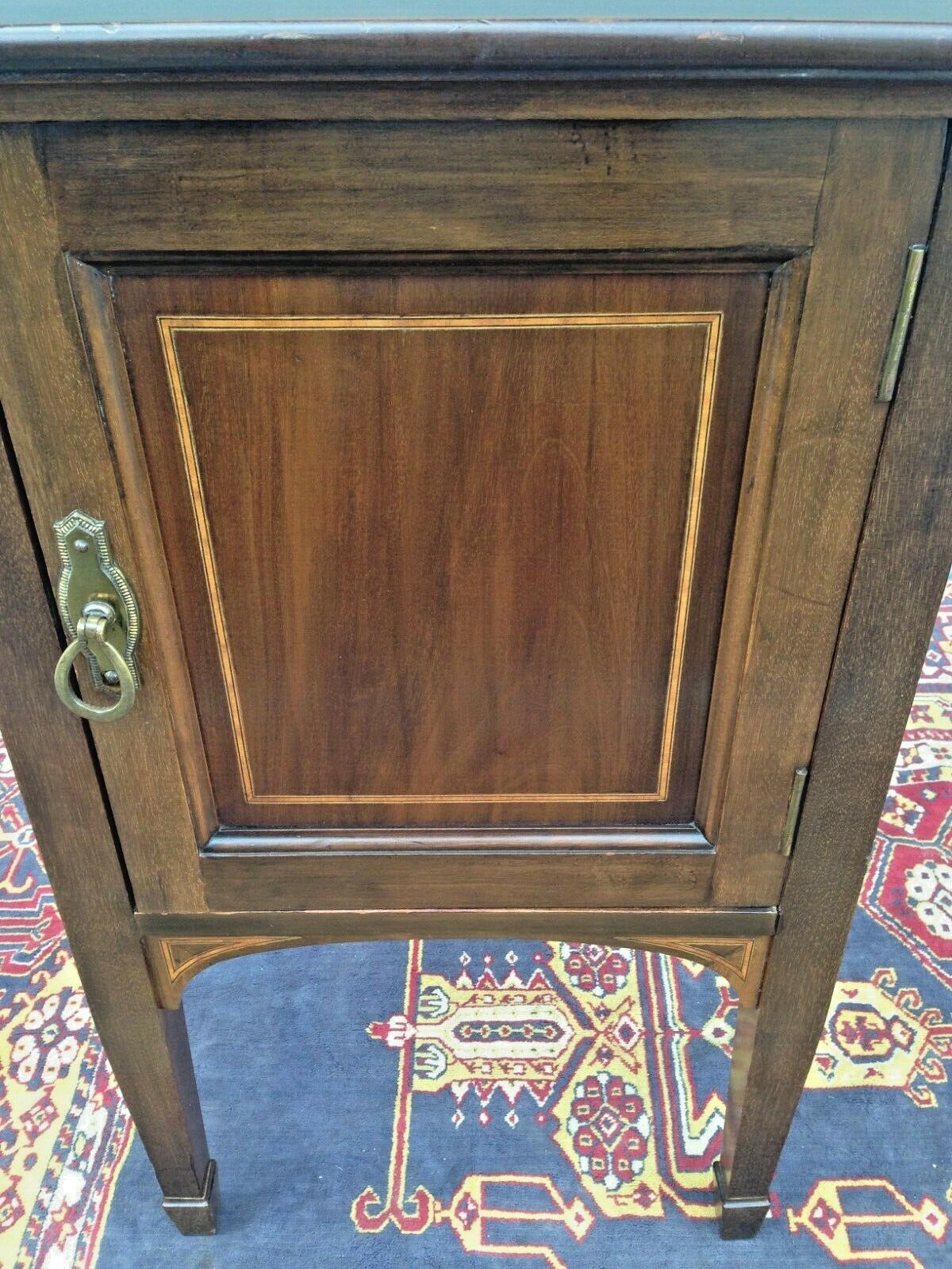 218.....Lovely Edwardian Mahogany Bedside Cupboard / Vintage Bedside Table