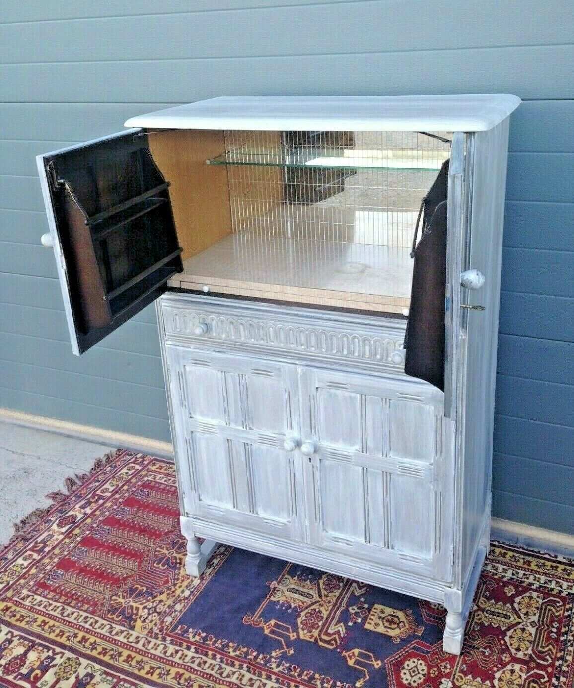 221.....Vintage Drinks Cabinet By Priory Furniture / Vintage Cocktail Cabinet
