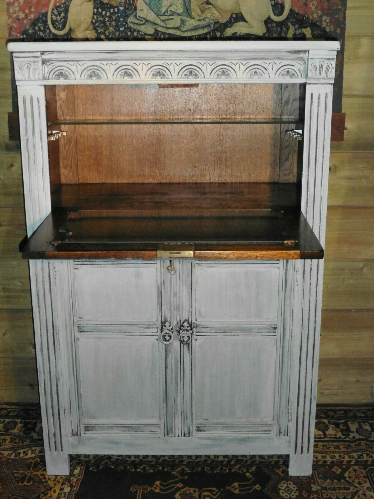 405.....Old Charm Style Drinks Cabinet / Refinished Oak Cocktail Cabinet
