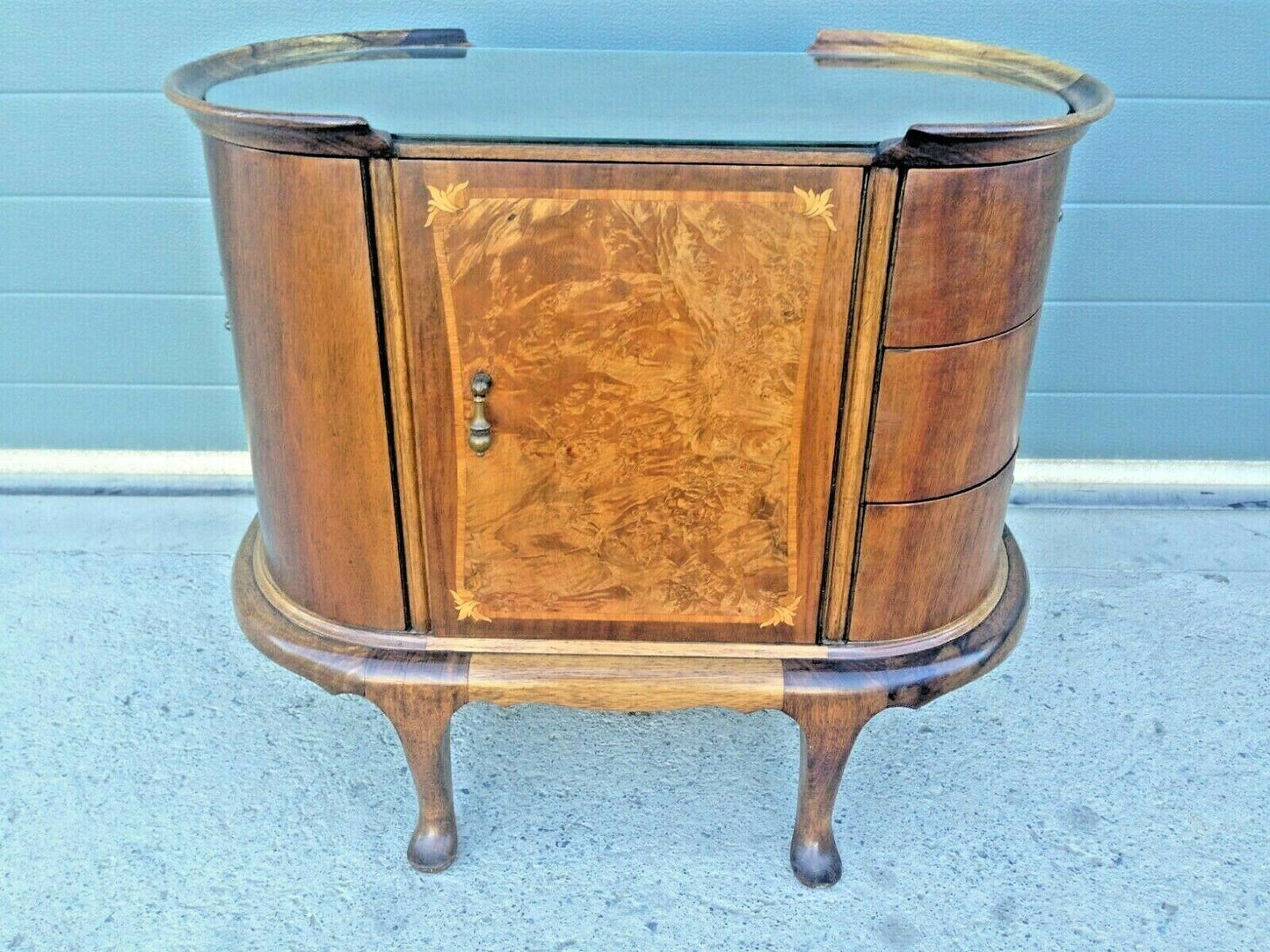 222.....Gorgeous Vintage Walnut Drinks Cabinet / Vintage Cocktail Cabinet