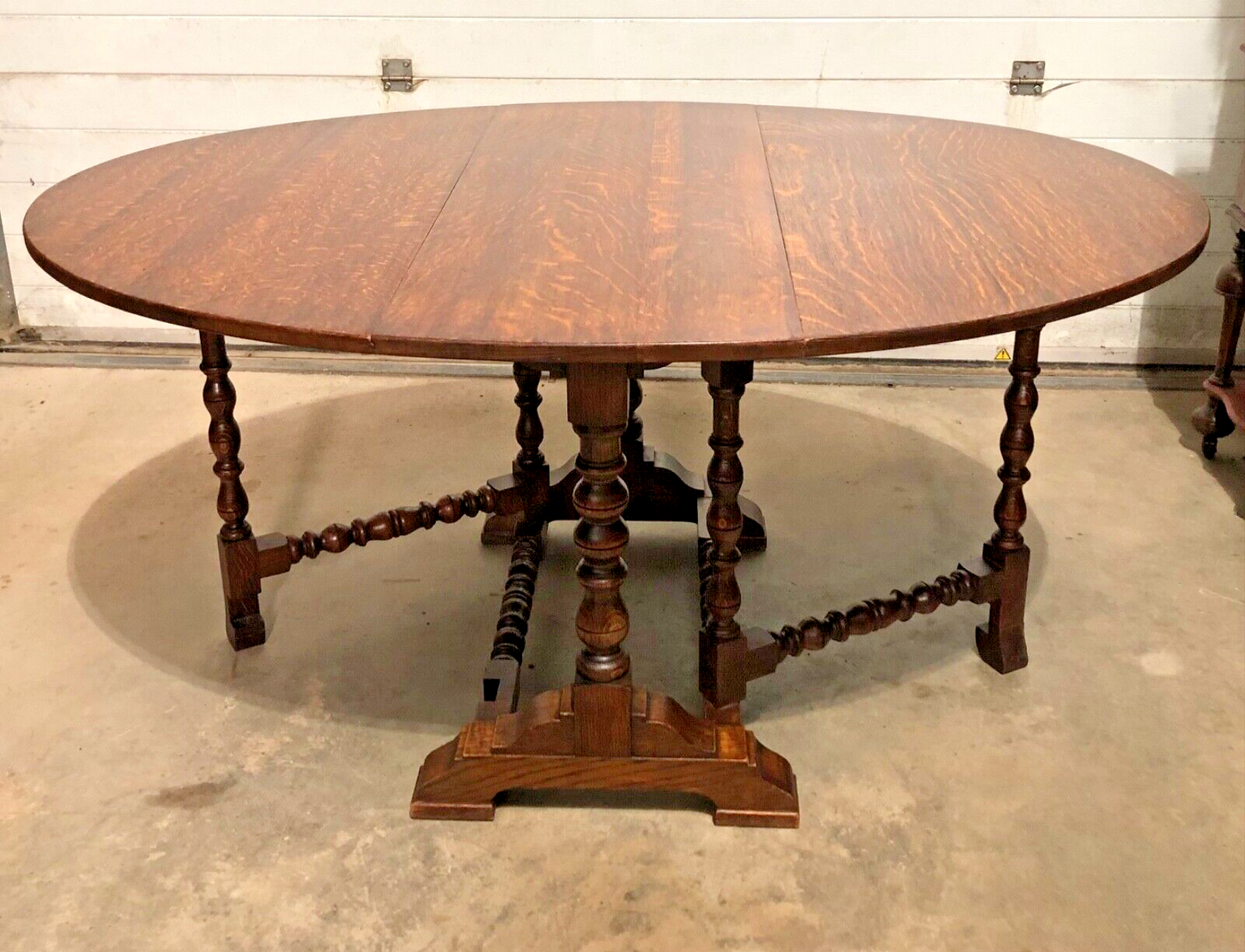 000870.....Handsome Vintage Solid Oak Gateleg / Drop Leaf Dining Table ( sold )