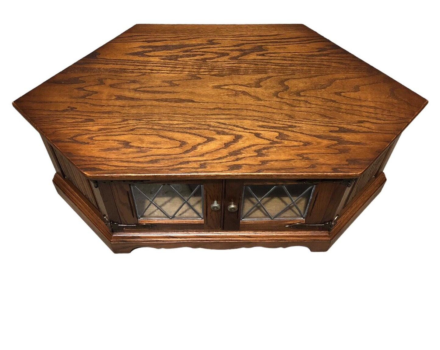 000887.... Handsome Vintage Old Charm Tv Stand / Media Stand ( sold )
