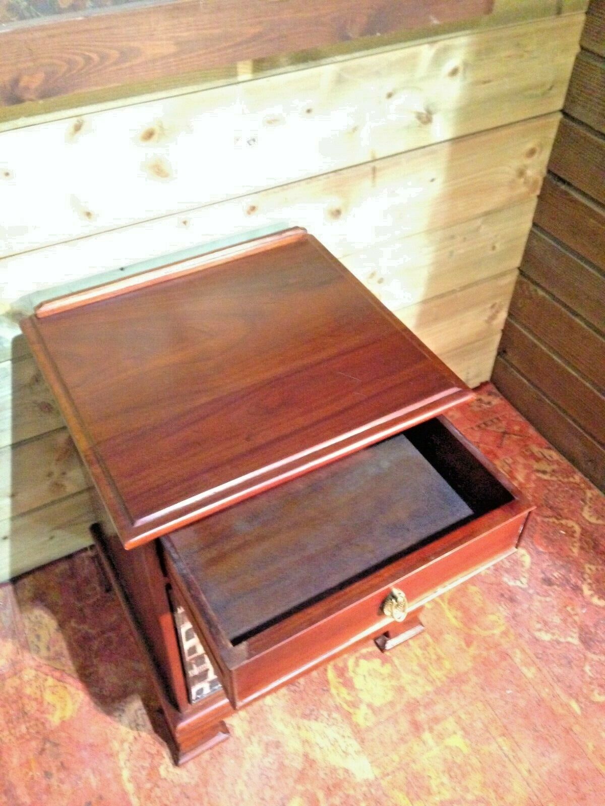 119.....Vintage Solid Mahogany Bedside Cabinet / Bedside Table