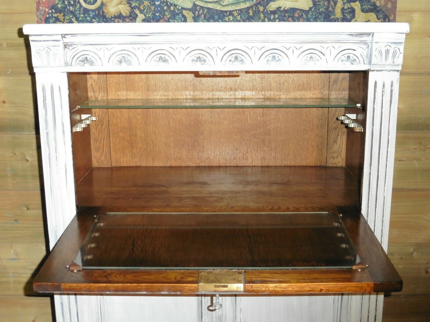405.....Old Charm Style Drinks Cabinet / Refinished Oak Cocktail Cabinet