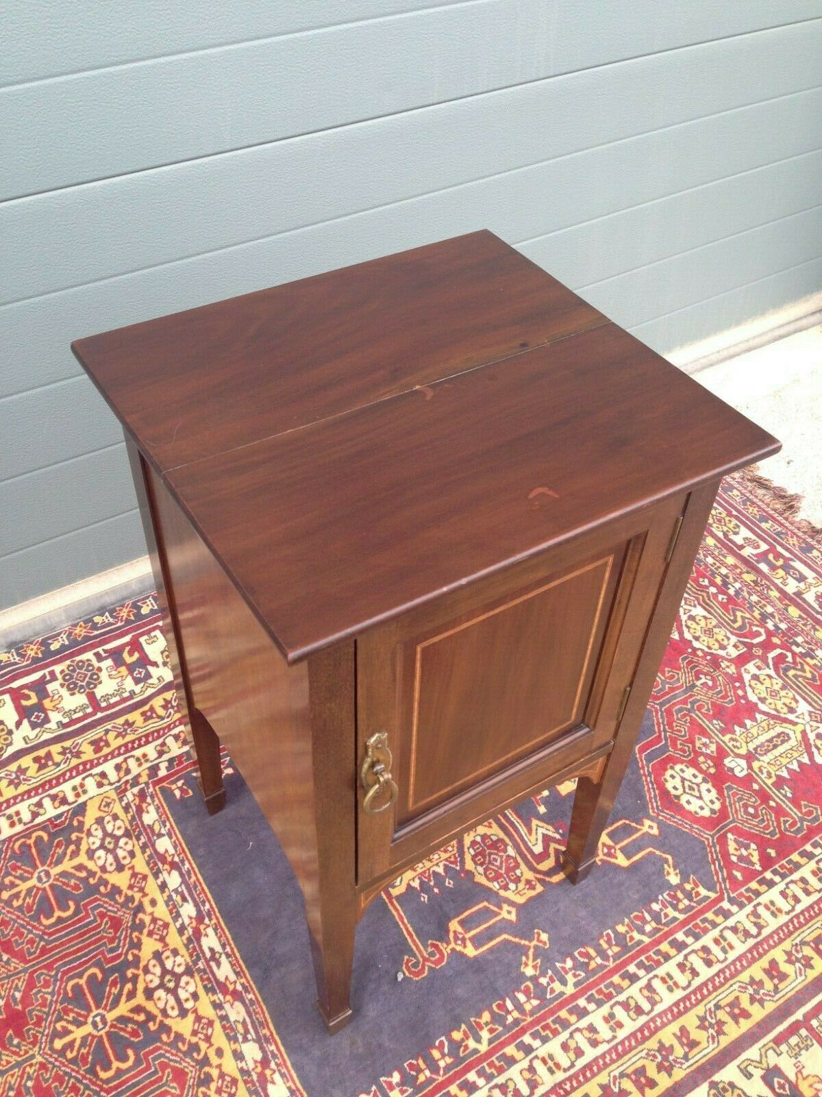 218.....Lovely Edwardian Mahogany Bedside Cupboard / Vintage Bedside Table